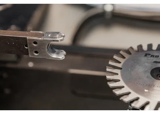 CNC-43 SINGLE HEAD PROGRAMMABLE CORNER CLEANER Cutter Disc Scarfing Knife Detail