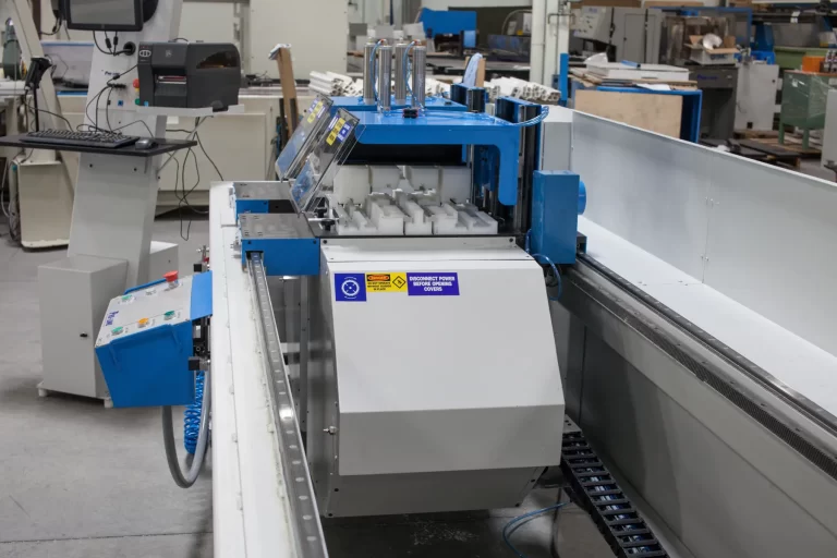 DMT-220P DOUBLE MITER SAW fixed head end view of fixtures