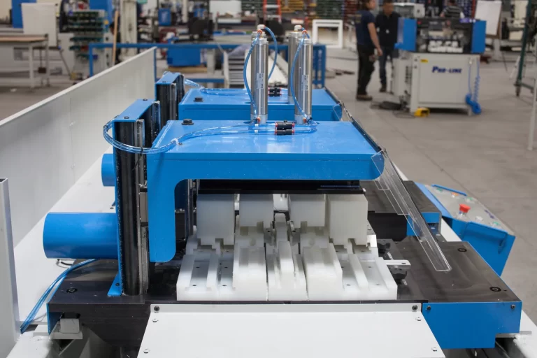 DMT-220P DOUBLE MITER SAW fixed head end view of fixtures